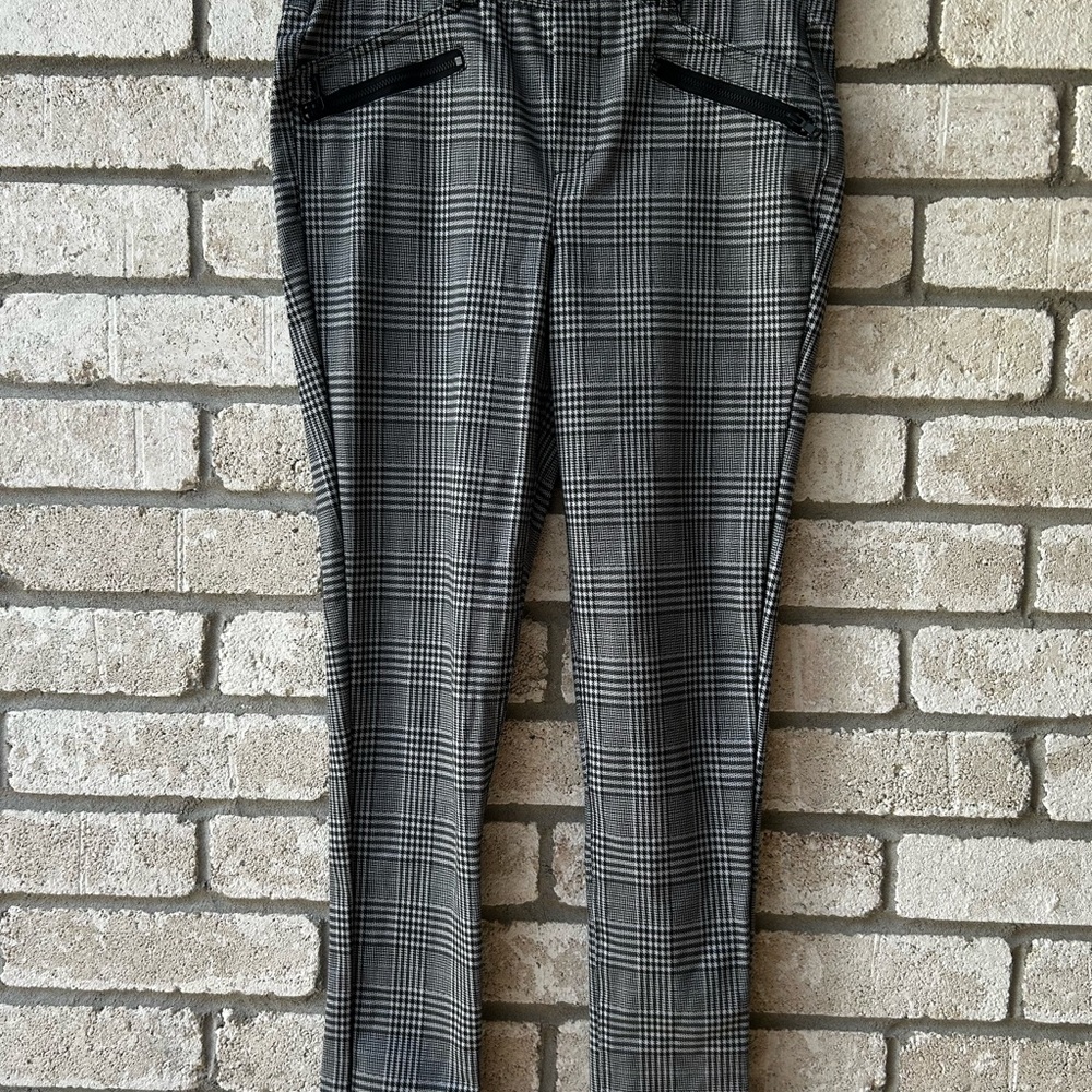 Wit & Wisdom Chino Gray Plaid Triusers. Size  6. NWOTGS
